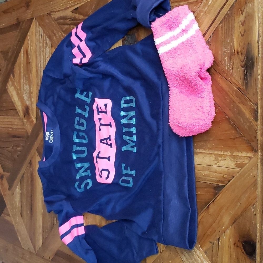 Max & Olivia Smuggle State of Mind top with fuzzy socks